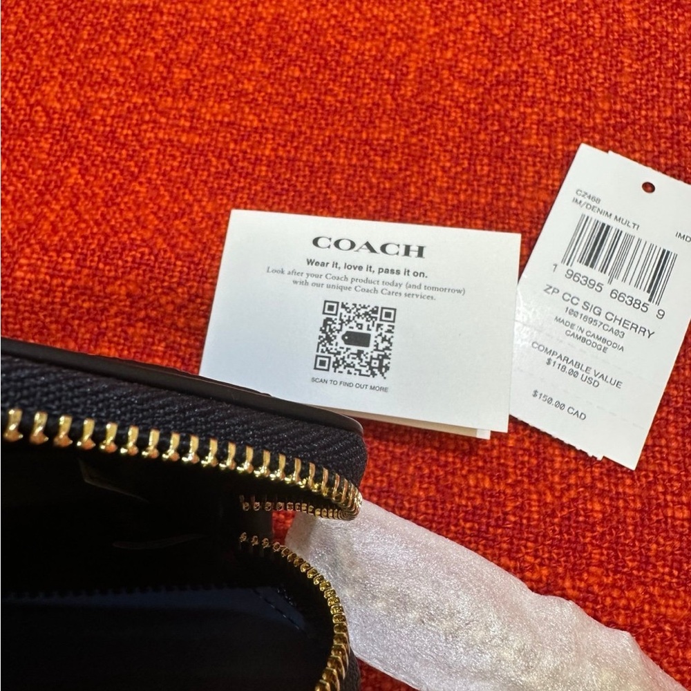 ❤️❤️❤️NEW Coach zip card case with cherry print/Gold hardware ❤️❤️❤️ - Picture 10 of 12